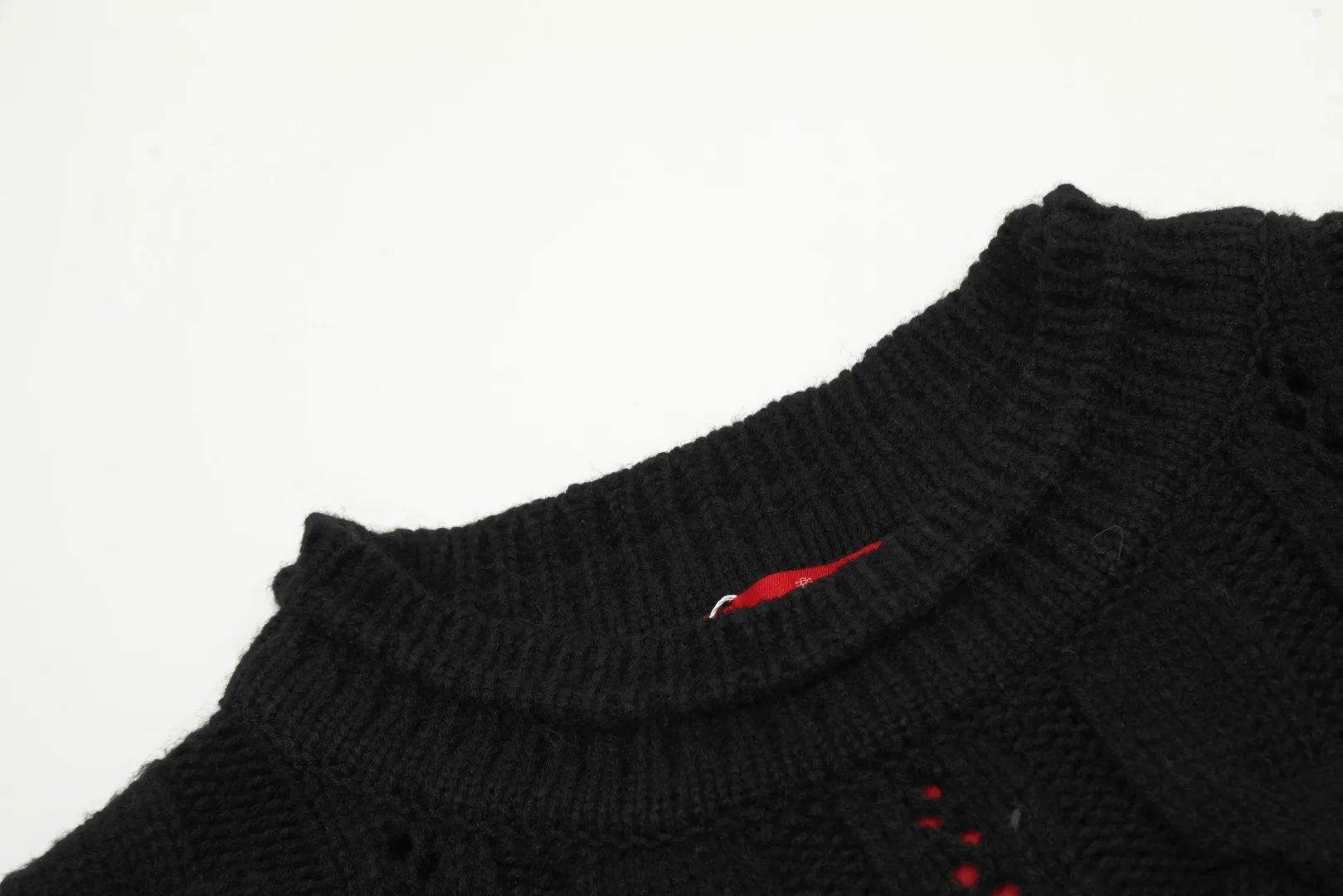vivienne west wood West Queen Vivian Saturn New Retro "Unisex" Hollow Knitted Sweater Wool Round Neck 2024 Spring New Size: S -M- L Color: Apricot Black
